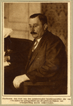 105760 Portret van P. Moltmaker, geboren 1882, lid van de gemeenteraad van Utrecht, voorzitter van de directeur van de ...